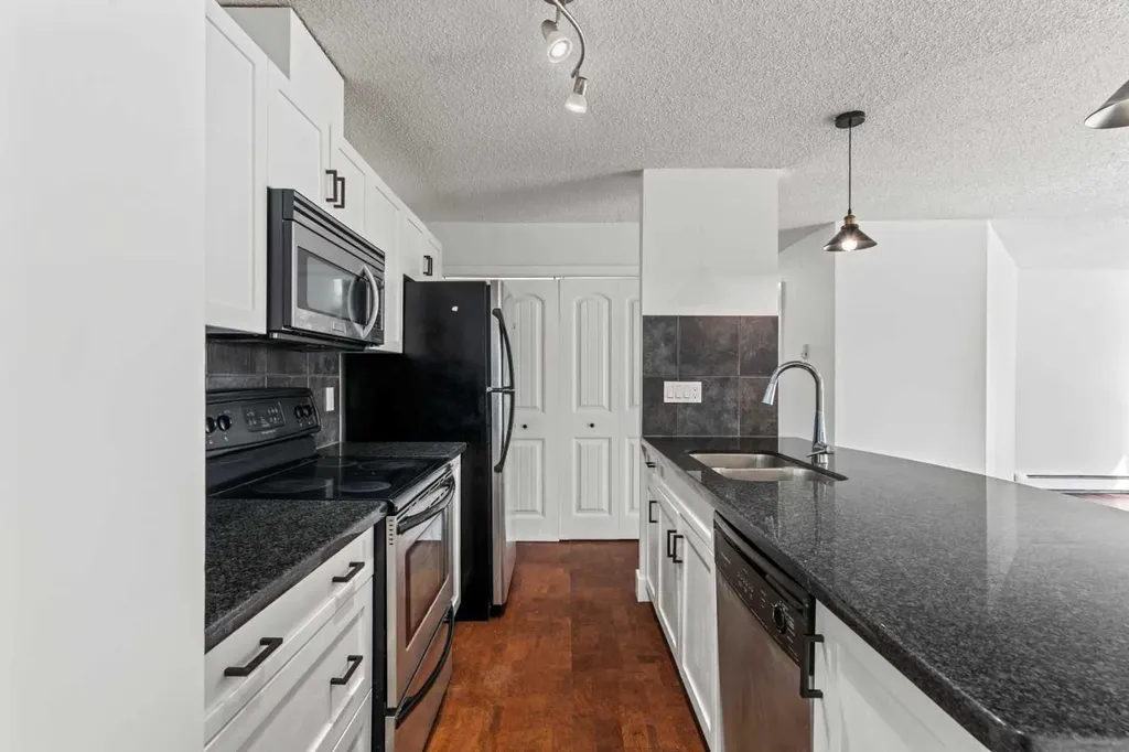 219 Village Terrace SW Calgary AB T3H2L4