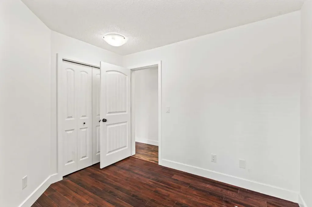219 Village Terrace SW Calgary AB T3H2L4