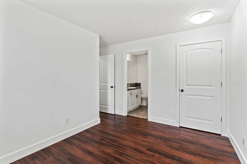 219 Village Terrace SW Calgary AB T3H2L4