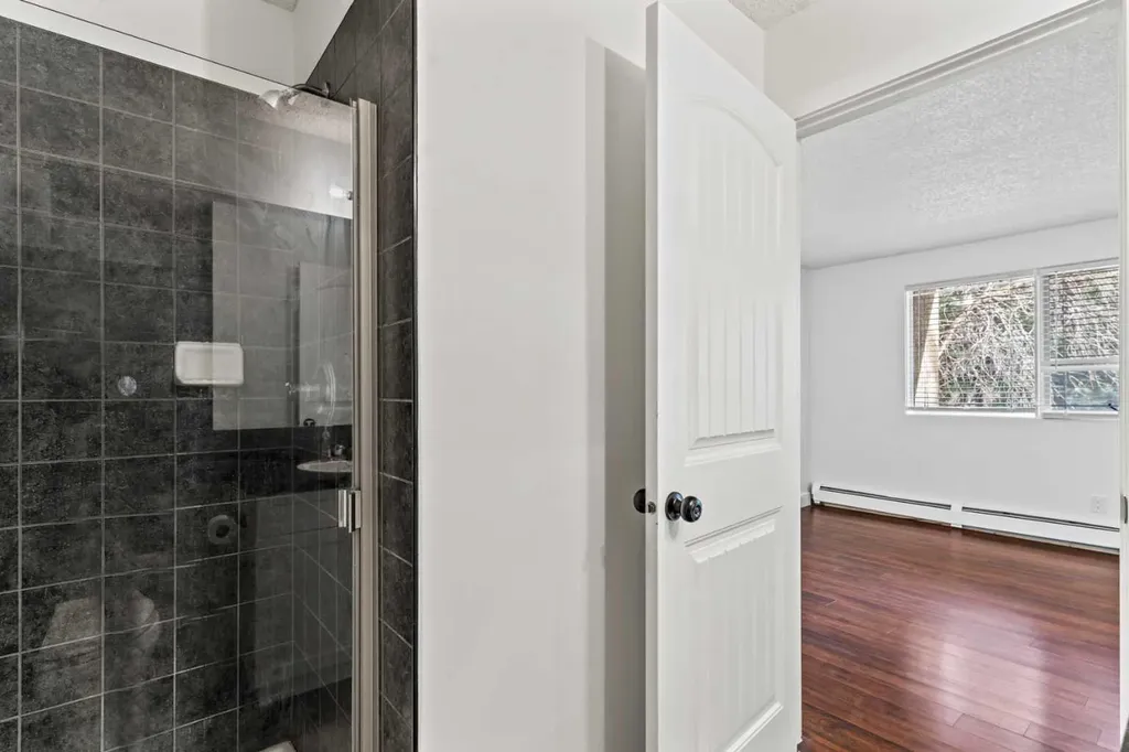 219 Village Terrace SW Calgary AB T3H2L4
