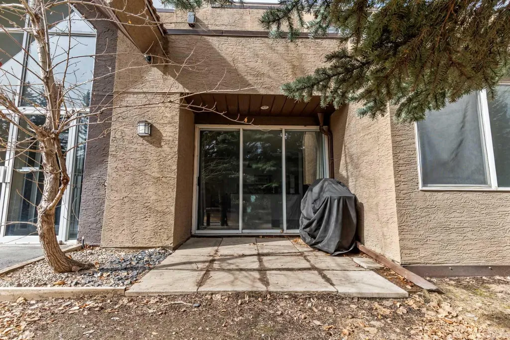 219 Village Terrace SW Calgary AB T3H2L4