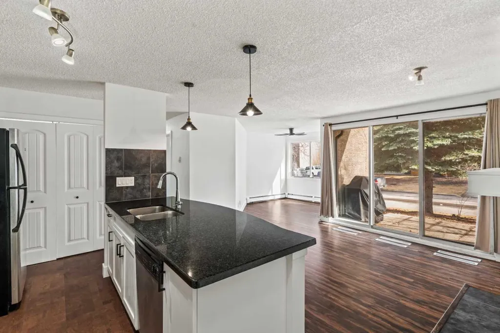 219 Village Terrace SW Calgary AB T3H2L4