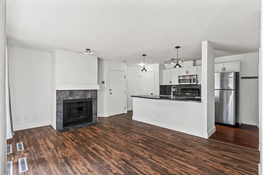 219 Village Terrace SW Calgary AB T3H2L4