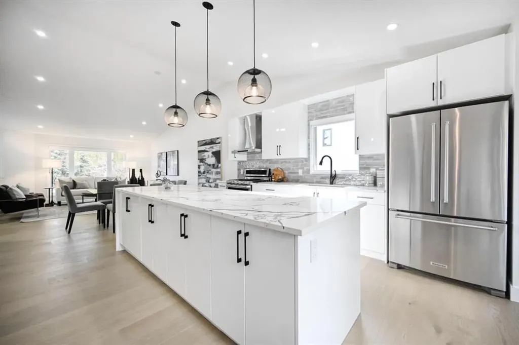 941 West Chestermere Drive Chestermere AB t1x1b7