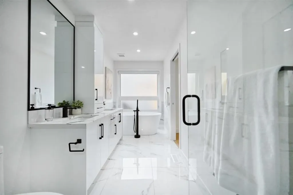 941 West Chestermere Drive Chestermere AB t1x1b7