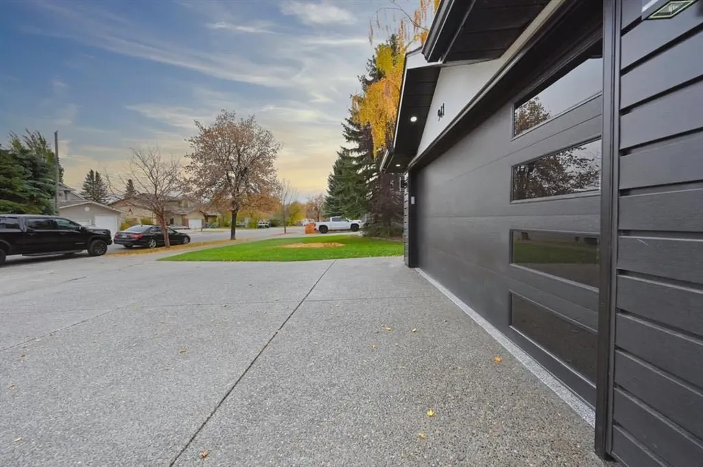 941 West Chestermere Drive Chestermere AB t1x1b7