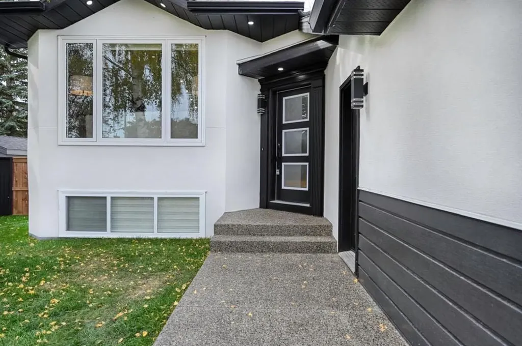 941 West Chestermere Drive Chestermere AB t1x1b7