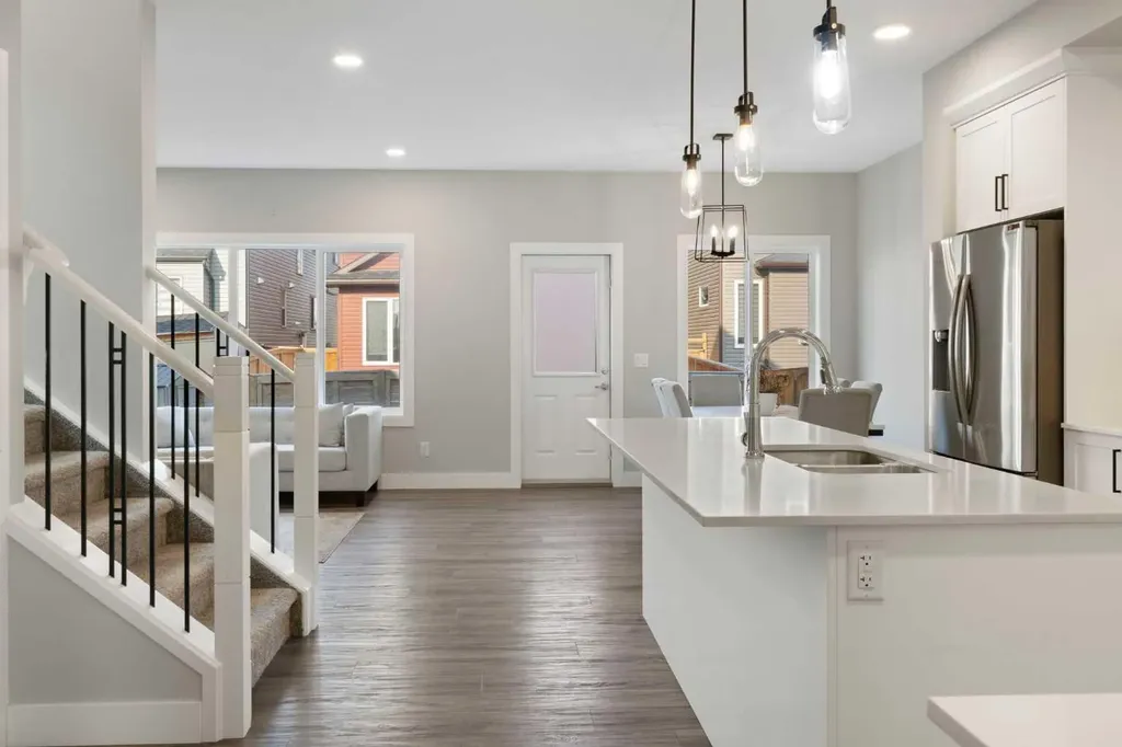 53 Savanna Heath NE Calgary AB T3J 2H5