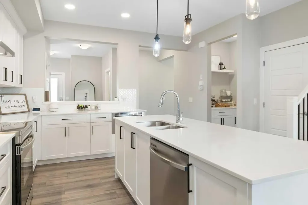 53 Savanna Heath NE Calgary AB T3J 2H5