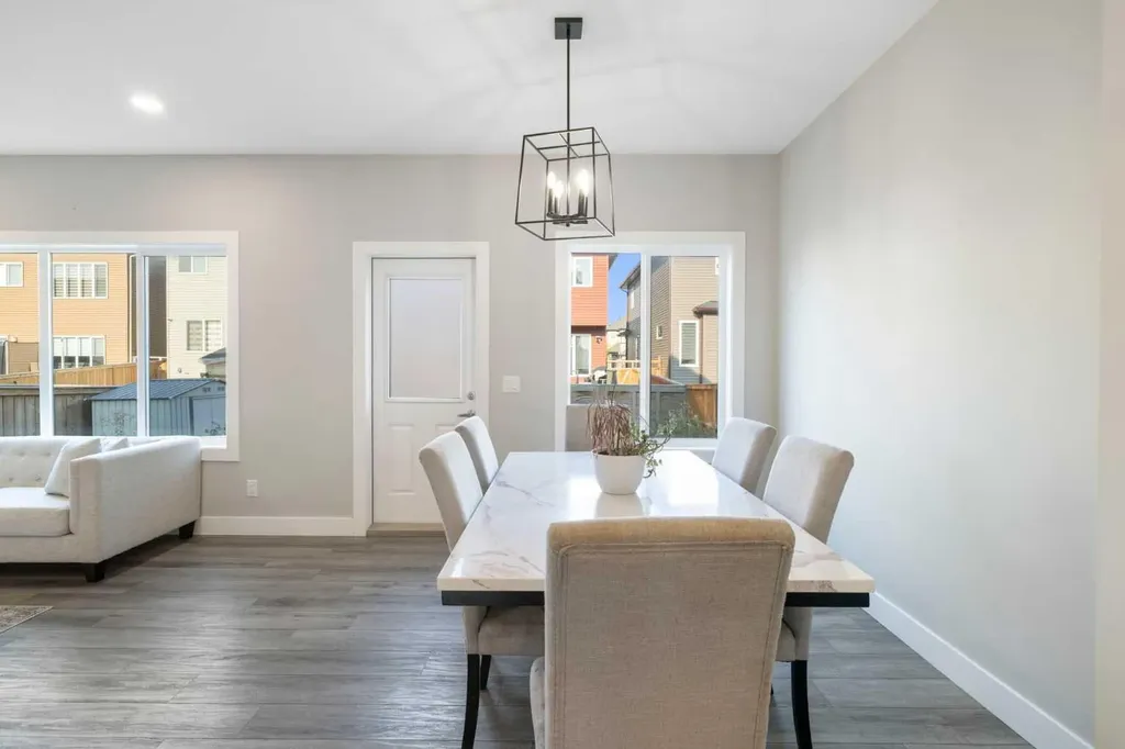 53 Savanna Heath NE Calgary AB T3J 2H5