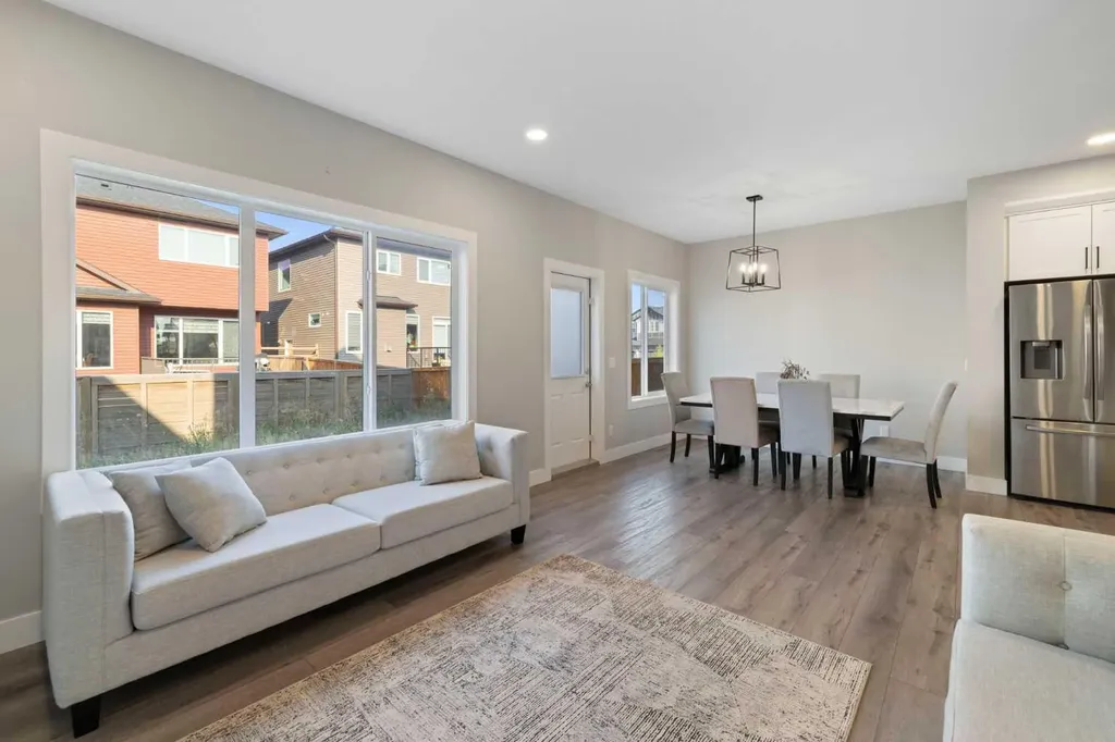 53 Savanna Heath NE Calgary AB T3J 2H5