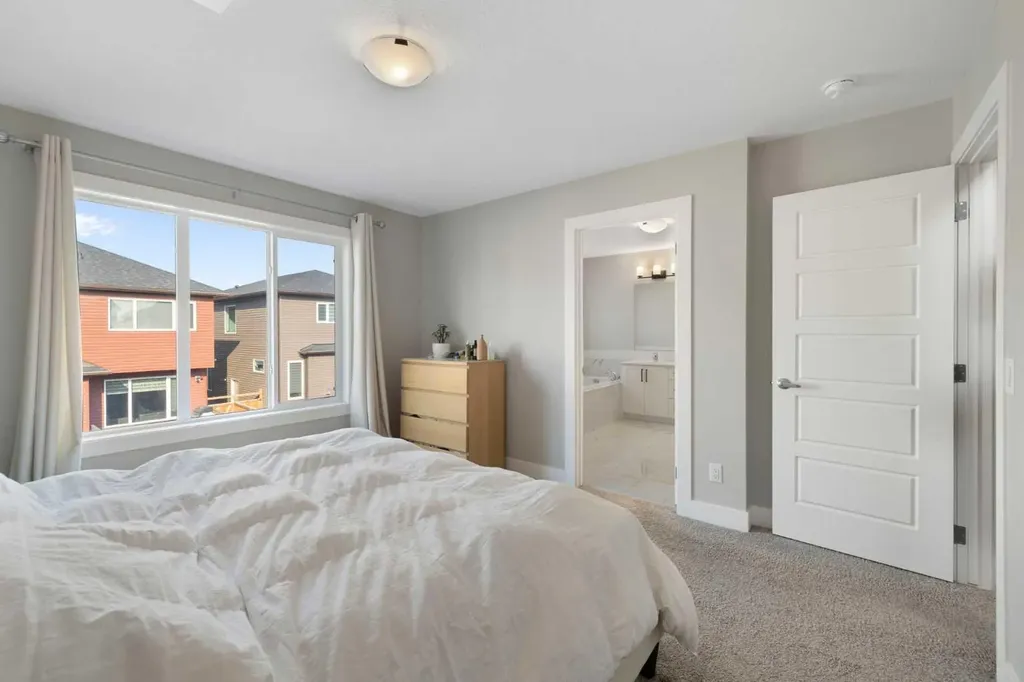 53 Savanna Heath NE Calgary AB T3J 2H5