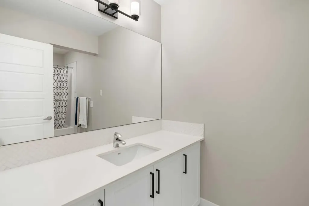 53 Savanna Heath NE Calgary AB T3J 2H5