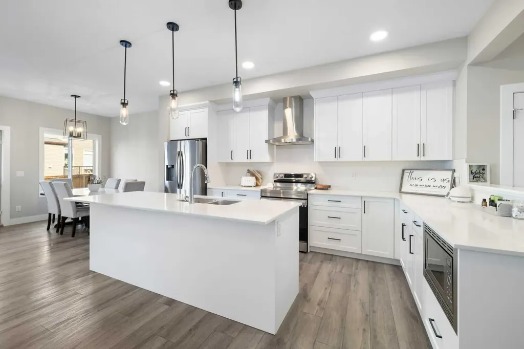 53 Savanna Heath NE Calgary AB T3J 2H5
