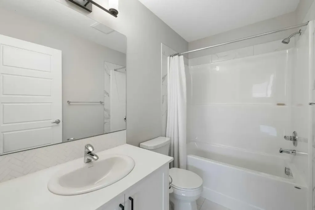 53 Savanna Heath NE Calgary AB T3J 2H5