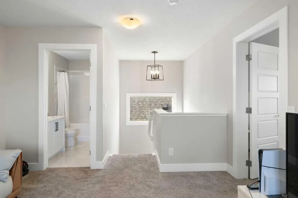 53 Savanna Heath NE Calgary AB T3J 2H5