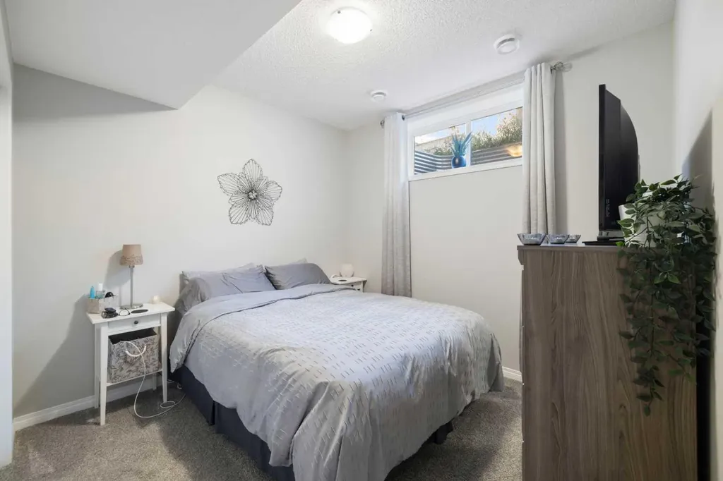53 Savanna Heath NE Calgary AB T3J 2H5