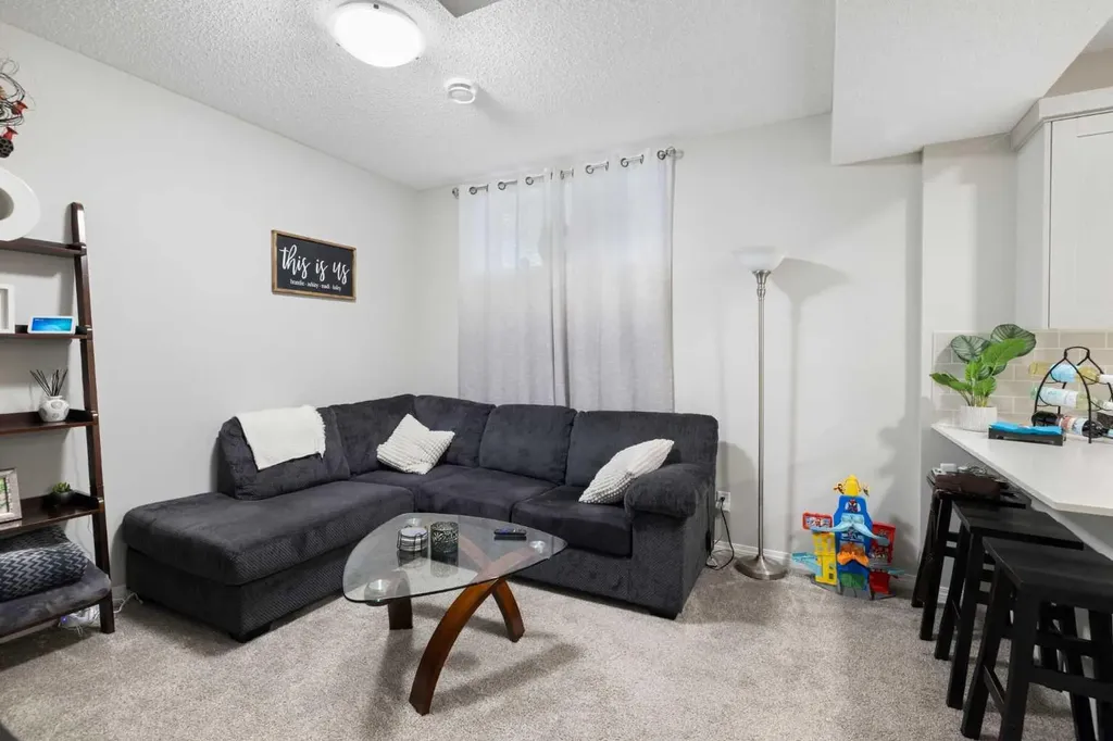 53 Savanna Heath NE Calgary AB T3J 2H5