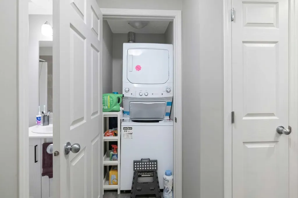 53 Savanna Heath NE Calgary AB T3J 2H5