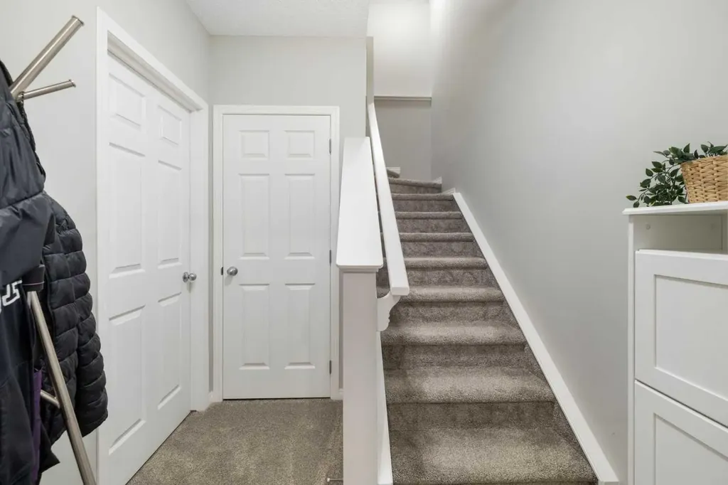 53 Savanna Heath NE Calgary AB T3J 2H5