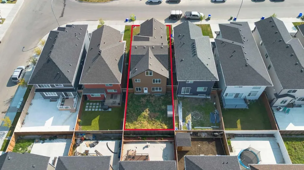 53 Savanna Heath NE Calgary AB T3J 2H5