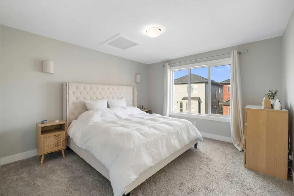 53 Savanna Heath NE Calgary AB T3J 2H5