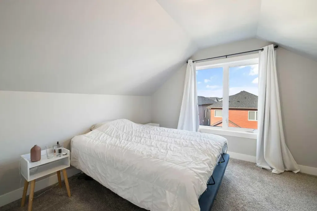 53 Savanna Heath NE Calgary AB T3J 2H5
