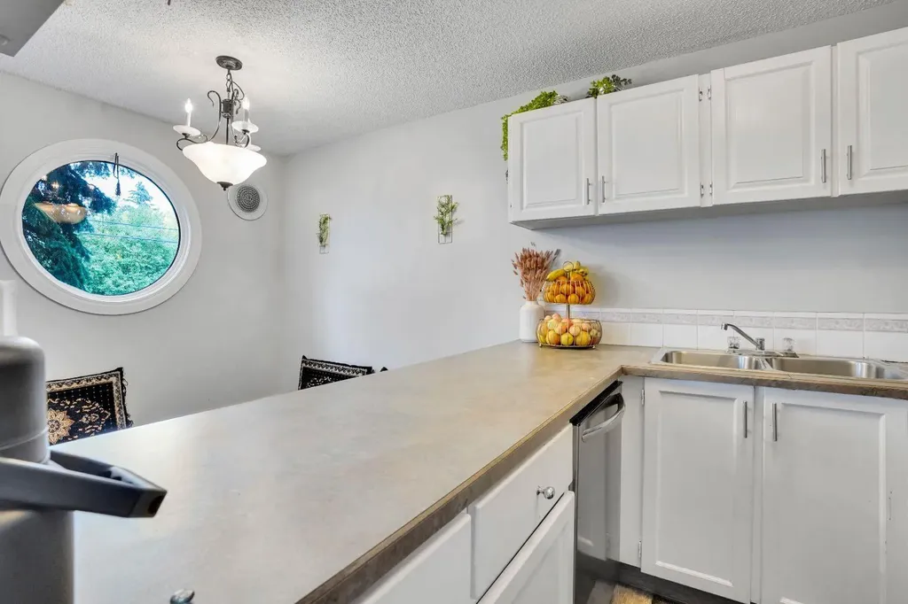 110 20 Avenue NE Calgary AB T2E 1P7