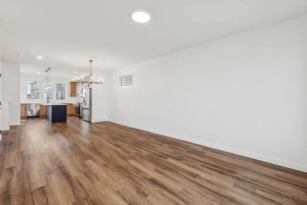 15477 45 Street SW Calgary AB T2Y1E2