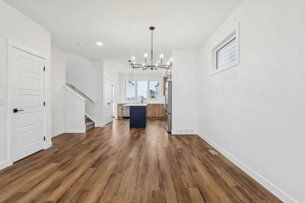 15477 45 Street SW Calgary AB T2Y1E2