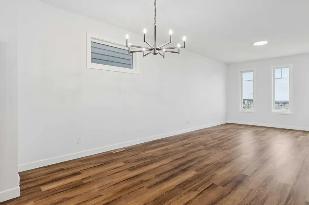 15477 45 Street SW Calgary AB T2Y1E2
