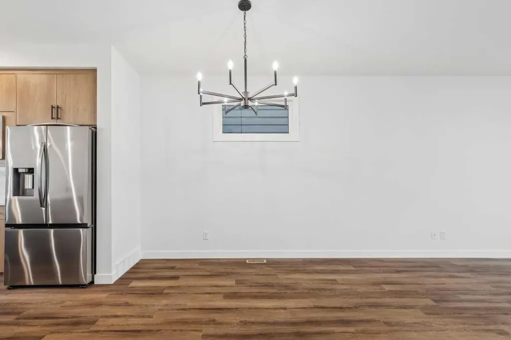 15477 45 Street SW Calgary AB T2Y1E2