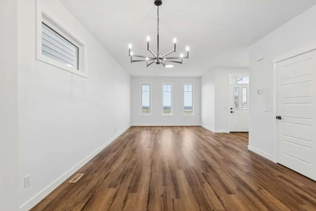 15477 45 Street SW Calgary AB T2Y1E2