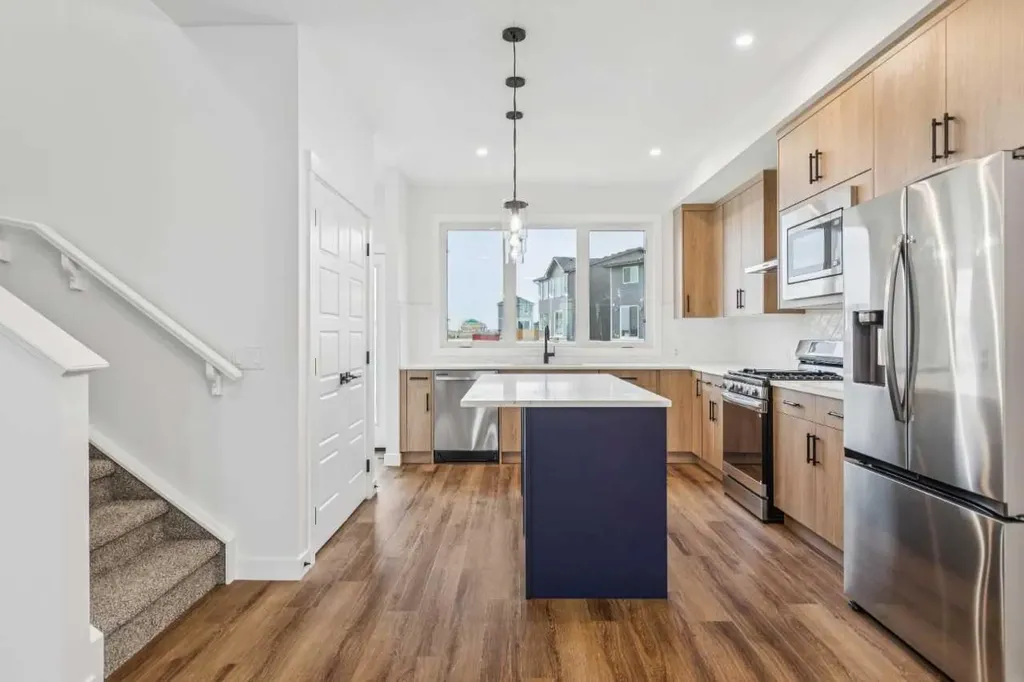15477 45 Street SW Calgary AB T2Y1E2