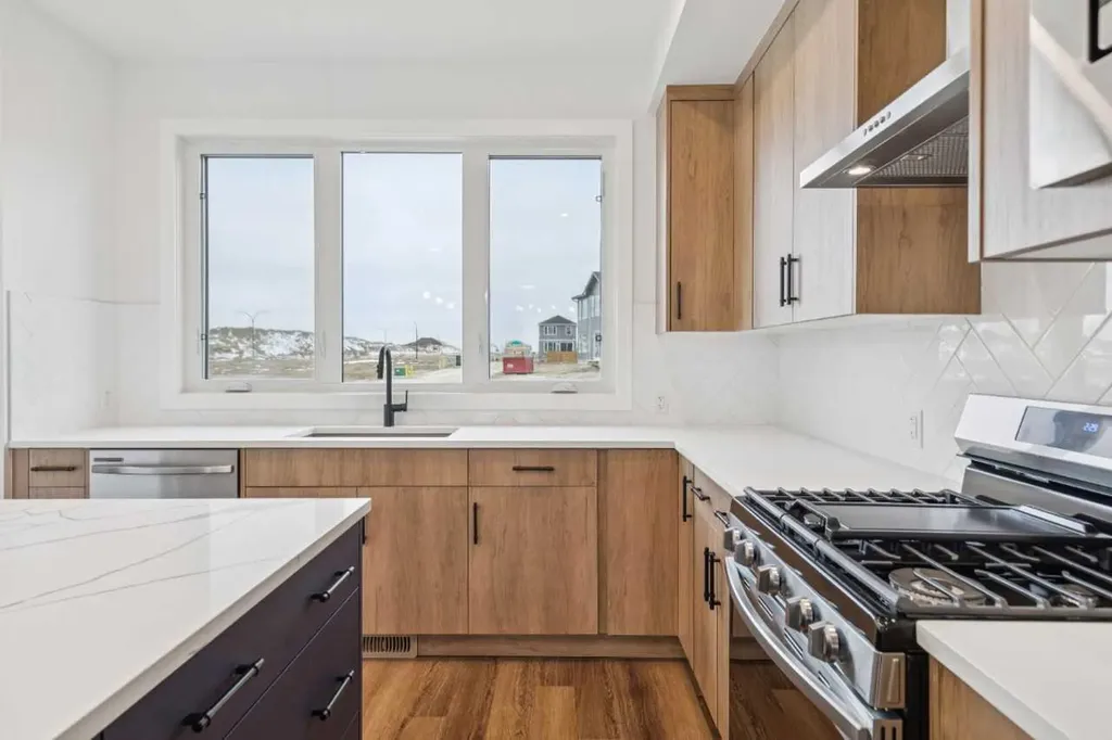 15477 45 Street SW Calgary AB T2Y1E2