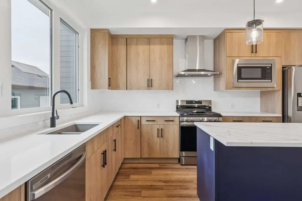15477 45 Street SW Calgary AB T2Y1E2