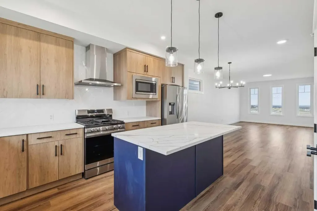 15477 45 Street SW Calgary AB T2Y1E2