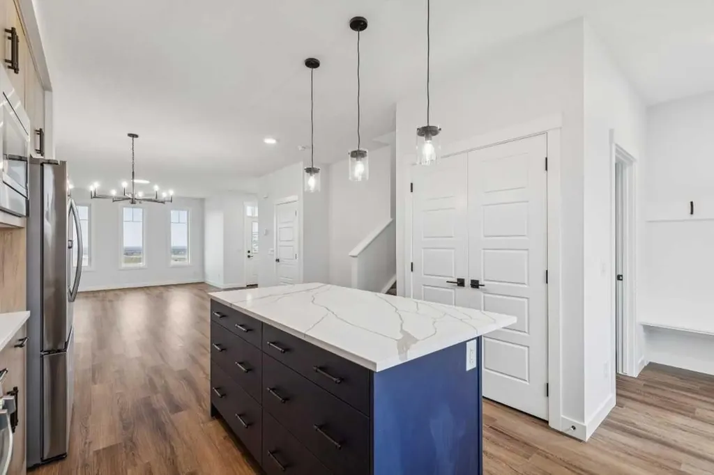 15477 45 Street SW Calgary AB T2Y1E2