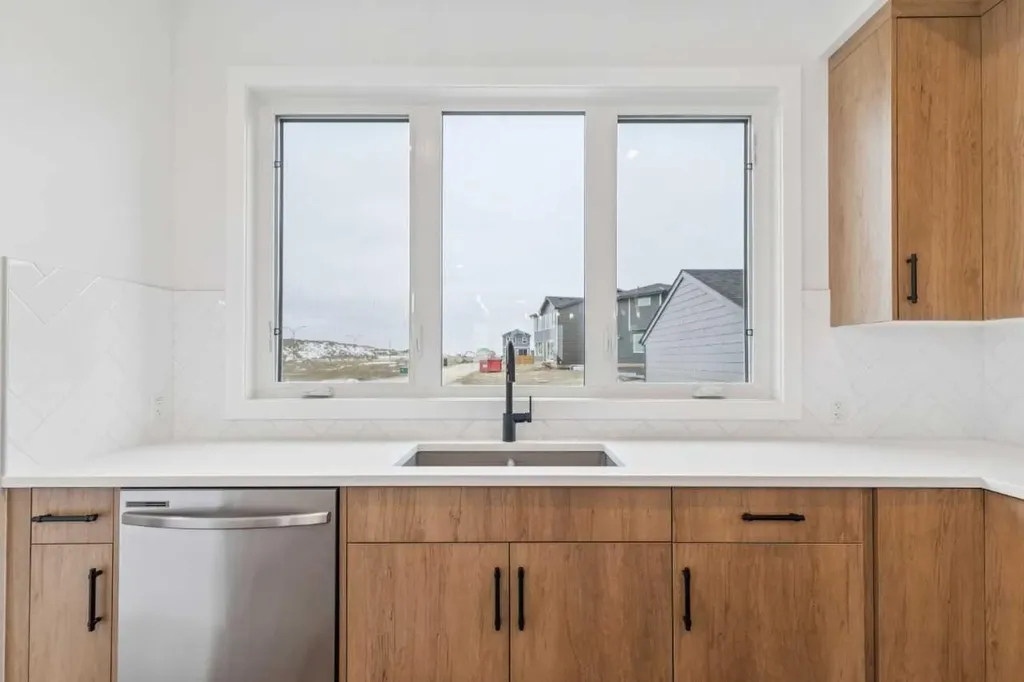 15477 45 Street SW Calgary AB T2Y1E2