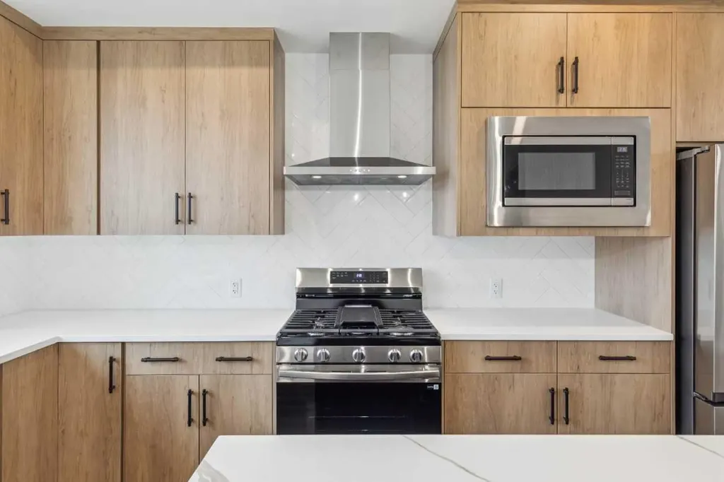 15477 45 Street SW Calgary AB T2Y1E2