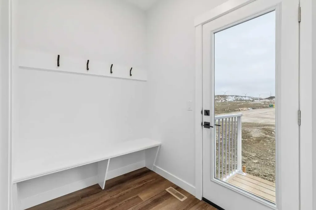 15477 45 Street SW Calgary AB T2Y1E2