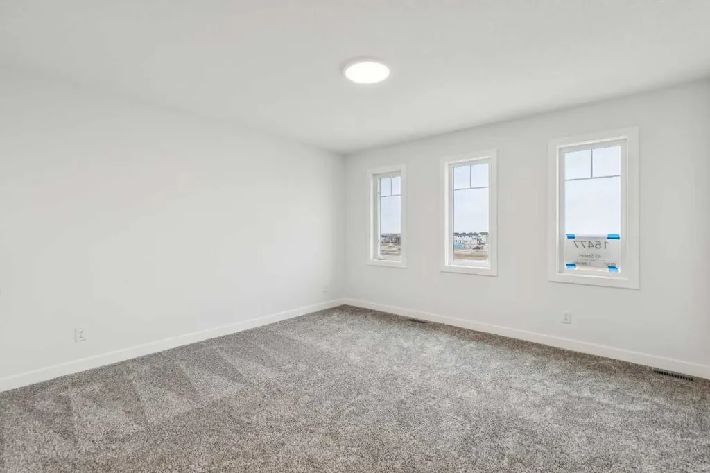 15477 45 Street SW Calgary AB T2Y1E2