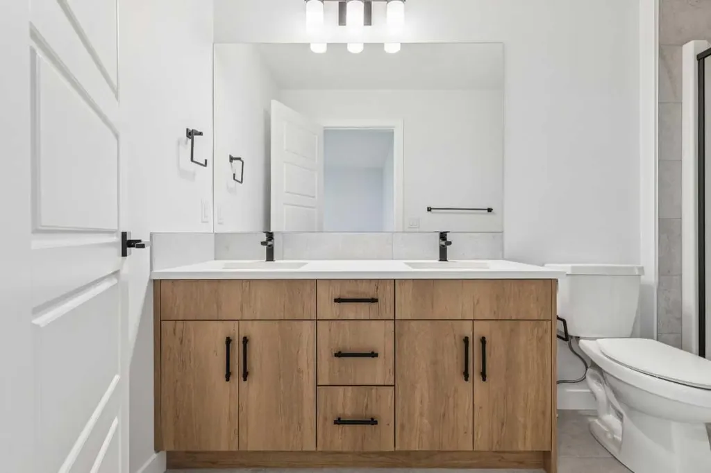 15477 45 Street SW Calgary AB T2Y1E2
