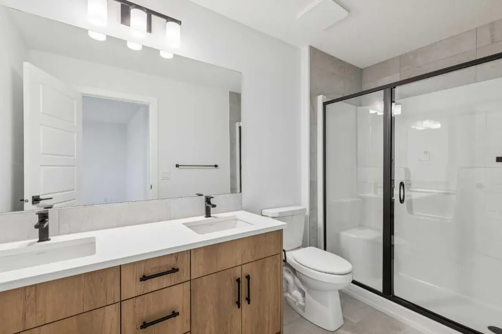 15477 45 Street SW Calgary AB T2Y1E2