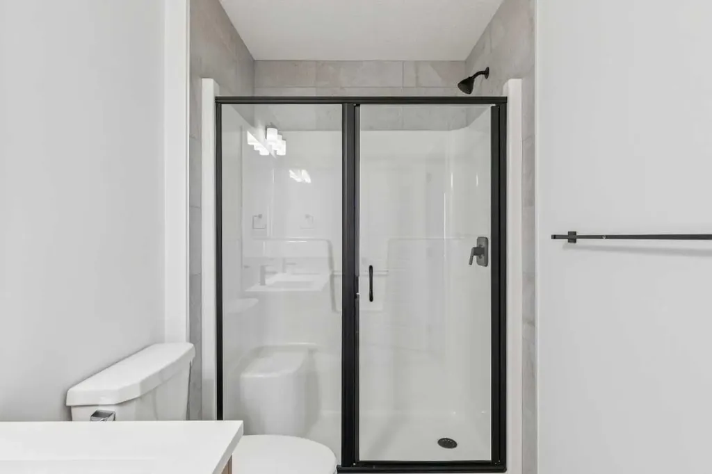 15477 45 Street SW Calgary AB T2Y1E2