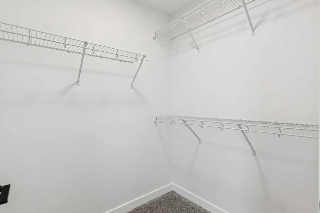 15477 45 Street SW Calgary AB T2Y1E2