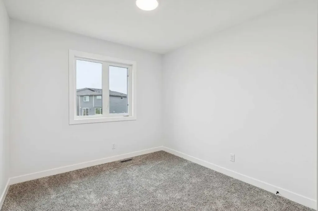 15477 45 Street SW Calgary AB T2Y1E2