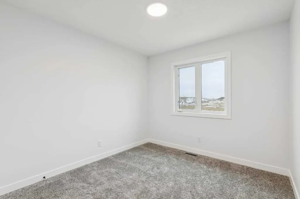 15477 45 Street SW Calgary AB T2Y1E2
