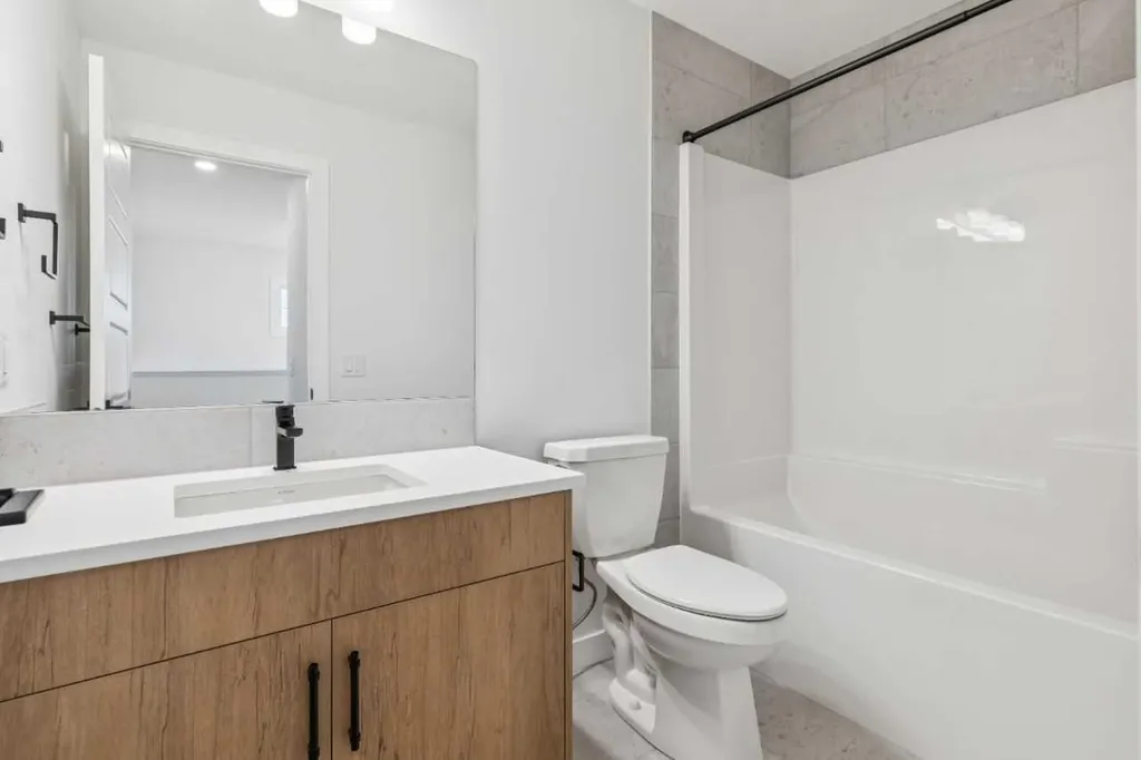 15477 45 Street SW Calgary AB T2Y1E2