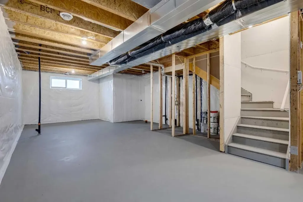 15477 45 Street SW Calgary AB T2Y1E2